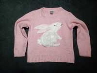 r. 122 Różowy sweterek z króliczkiem