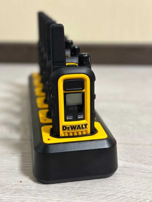 РАЦІЇ DEWALT DXFRS300 6 шт. + 6-ти портовий ЗП до них DXFRSCH6-300