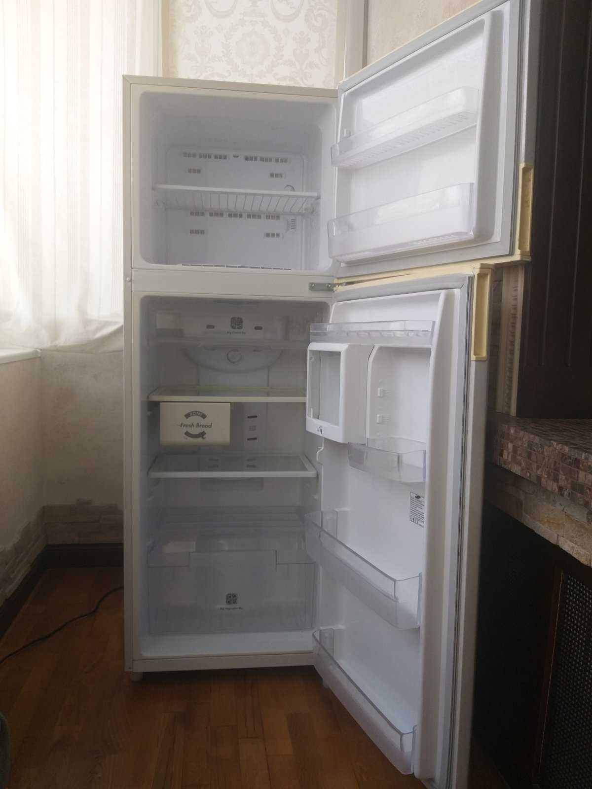 Холодильник  Samsung RT34GCMBI No Frost 160см бежевый перламутр рабоч