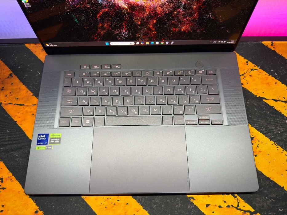 Asus rog zephyrus, ultra 9, rtx4070, OLED 240hz