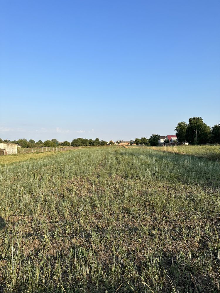 Продам земельну ділянку 20 соток під забудову.