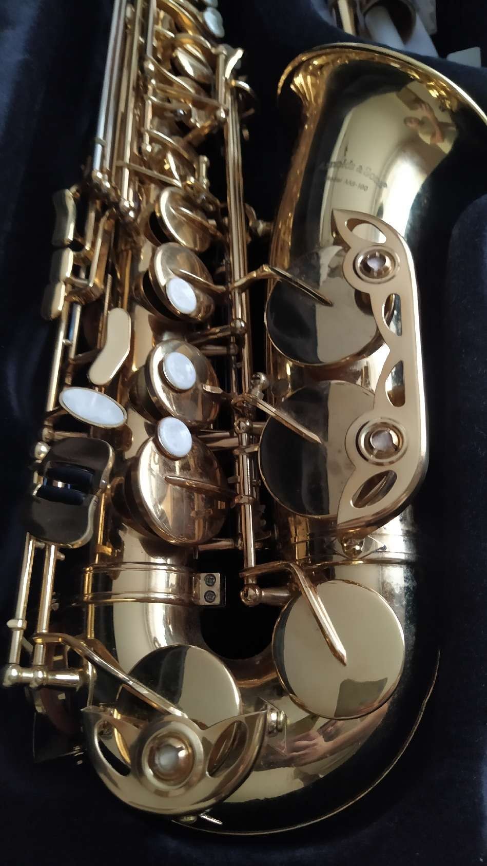 Saxofon altowy Arnold&Sond jak nowy.
