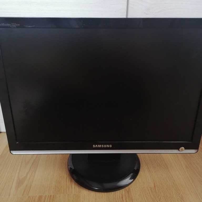 Monitor Komputerowy - 19" LCD