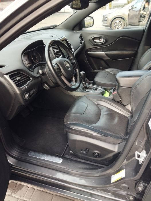 Продам Jeep Cherokee 3.2