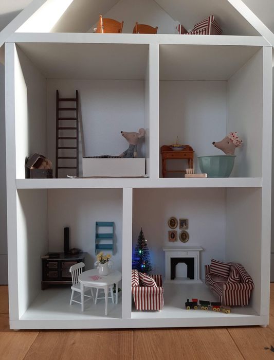 Regał domek na książki dla myszek