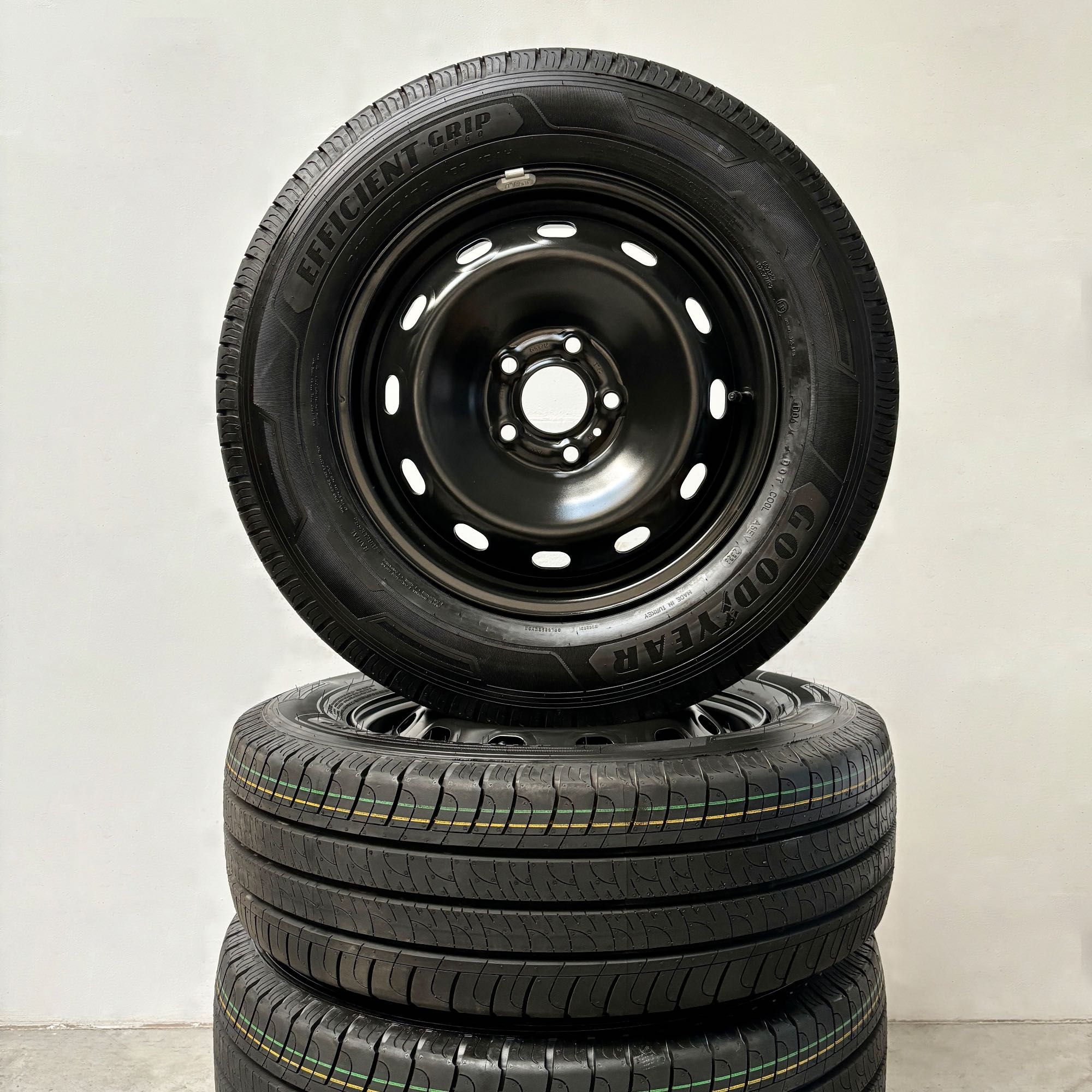 Nowe opony Goodyear EfficientGrip Cargo 215/65 16C | Duża ilość