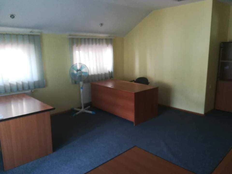 Оренда офісу на вул. Гайдамацька (Заводська). 100кв.м. 3кабінети