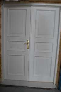 Drzwi dwuskrzydłowe z litego drewna z ościeżnicą