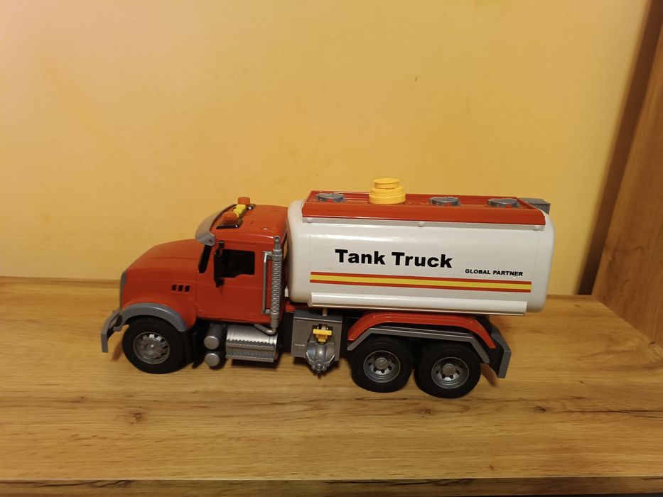Машинка, бензиновоз