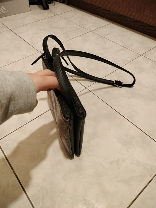 Carteira tiracolo Oriflame castanha e preta