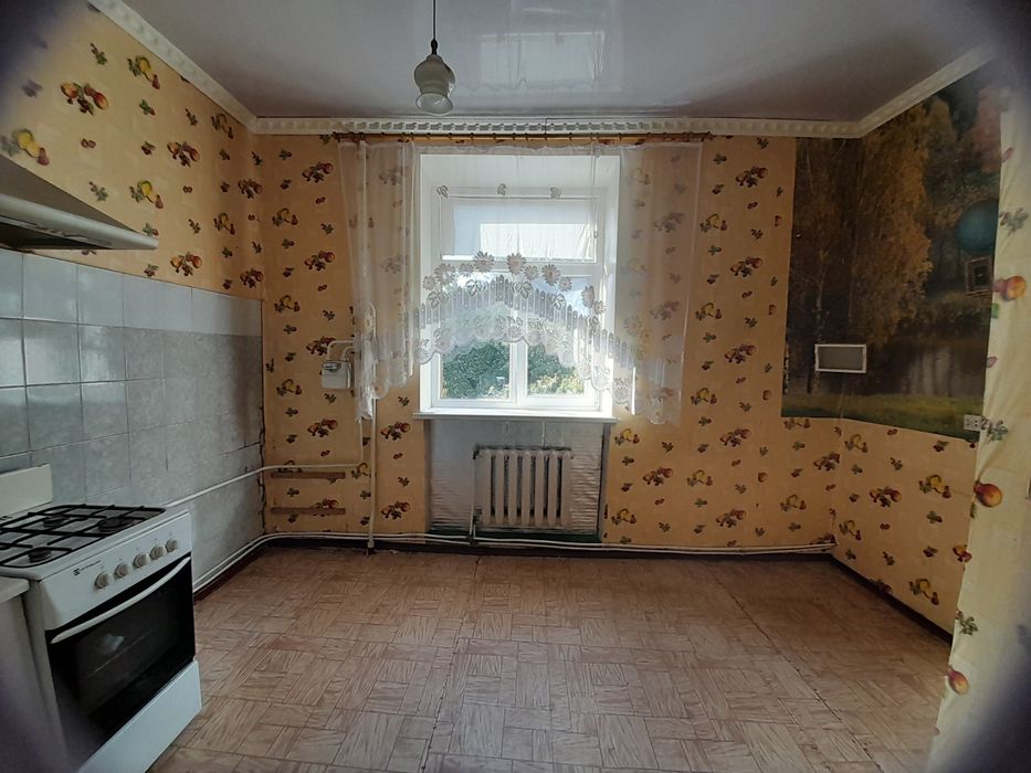 Продам 3х кімнатну квартиру/автономне газове  опалення/ КРЕС/ сталінка