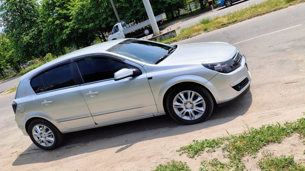 Opel Astra H 1.6 бензин