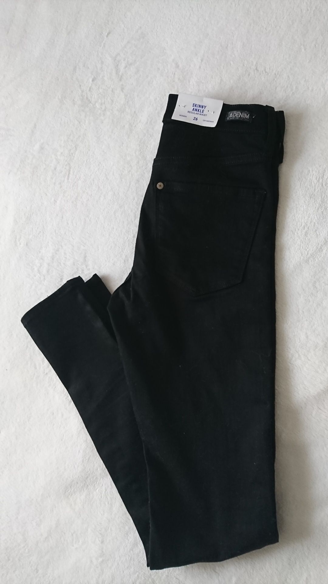 Базовые чёрные джинсы