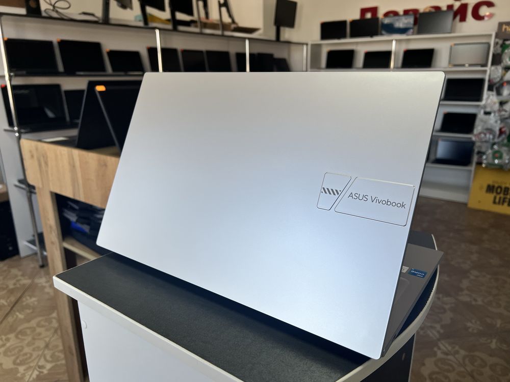 ASUS VIVOBOOK X1704ZA / Core I3-1215U / 16GB / 512SSD / 17.3 / IPS