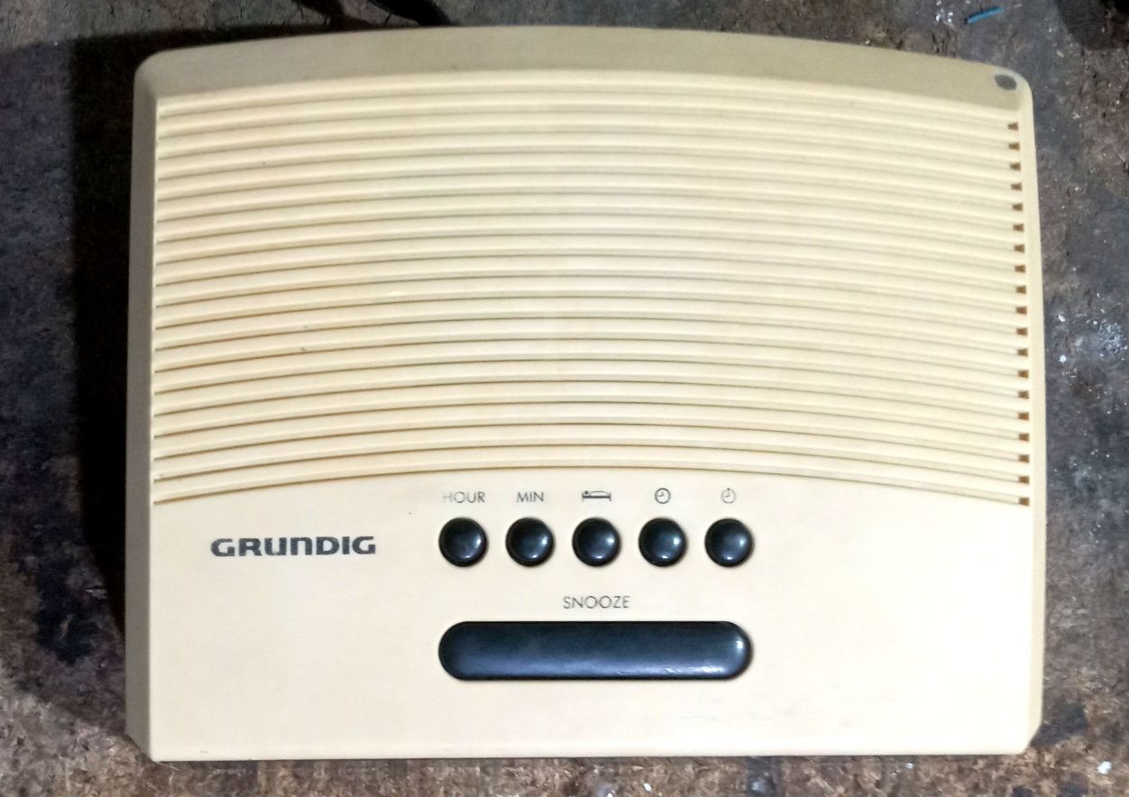 Grundig sonoclock 10 (радіогодинник із 80х в колекцію)