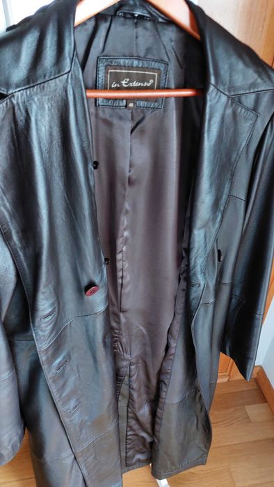 Casaco Comprido em Couro com Gola Amovível- In Extenso