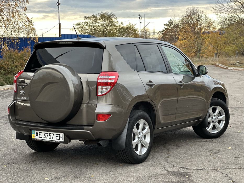 Продам Toyota RAV4 2011 год