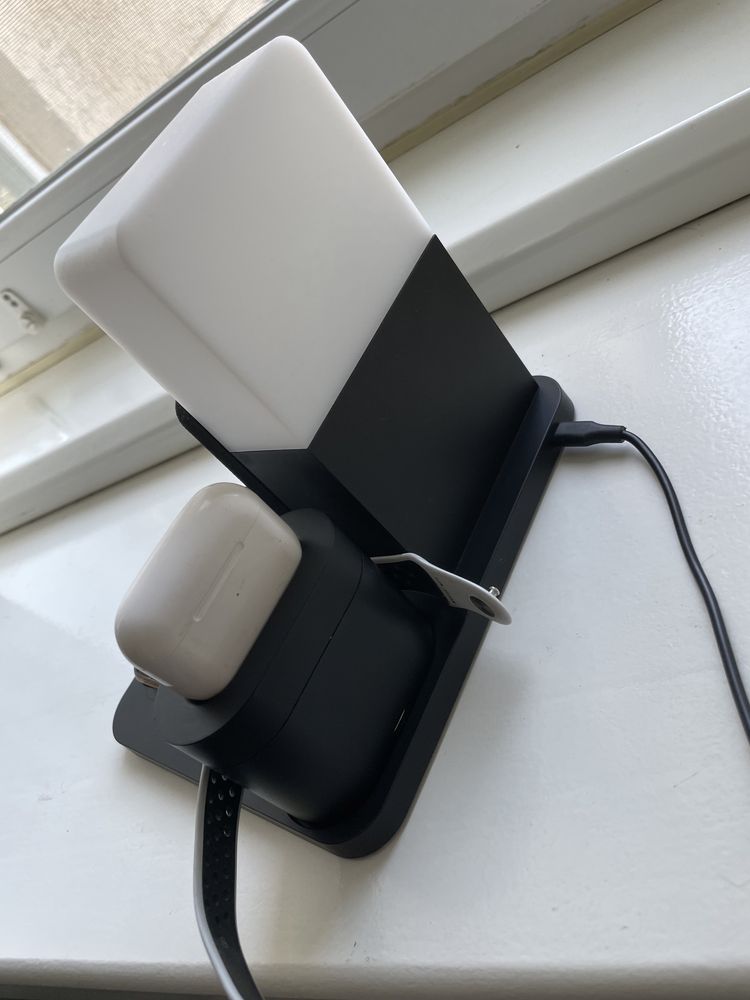 Бездротова/беспроводная зарядка Apple