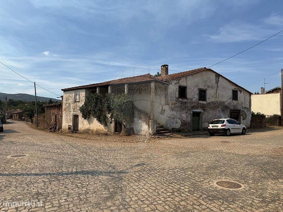 Moradia T4 para venda