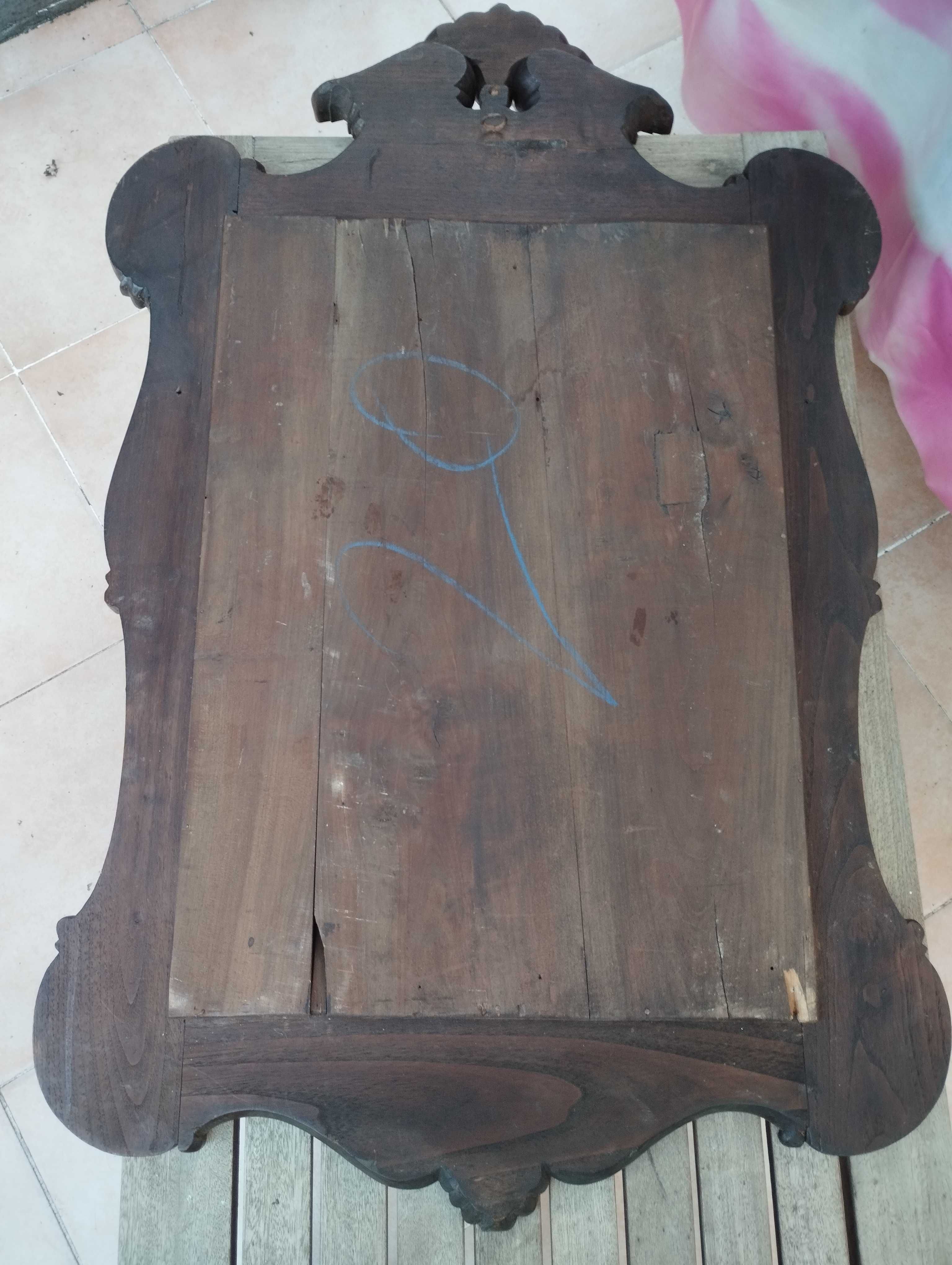 Espelho antigo em talha de madeira