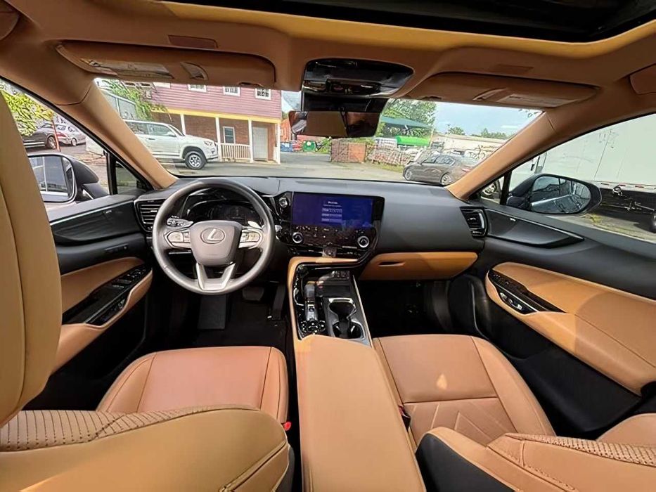Lexus NX      2024