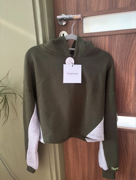 Zielona bluza z kapturem