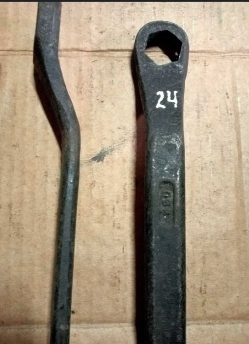 Продаж. Накідний, (спеціальний) ключ на 24