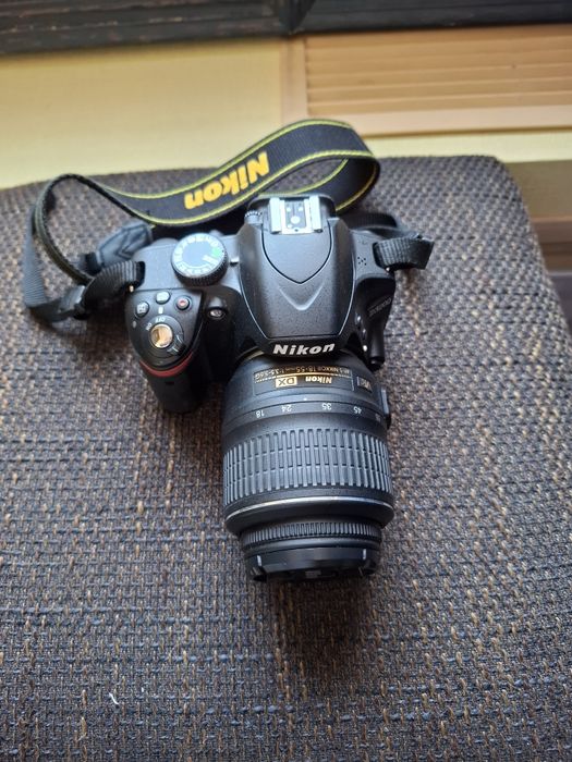 Фотоапарат nikon d3200+студійний спалах, білий фон