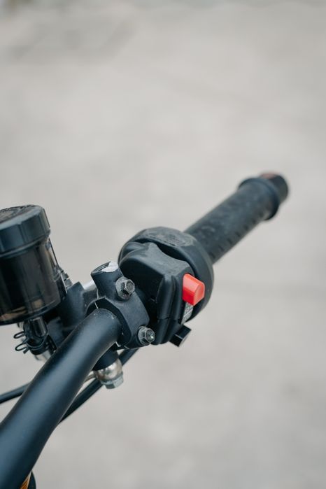 Aprilia Tuono V4 factory  acidentada