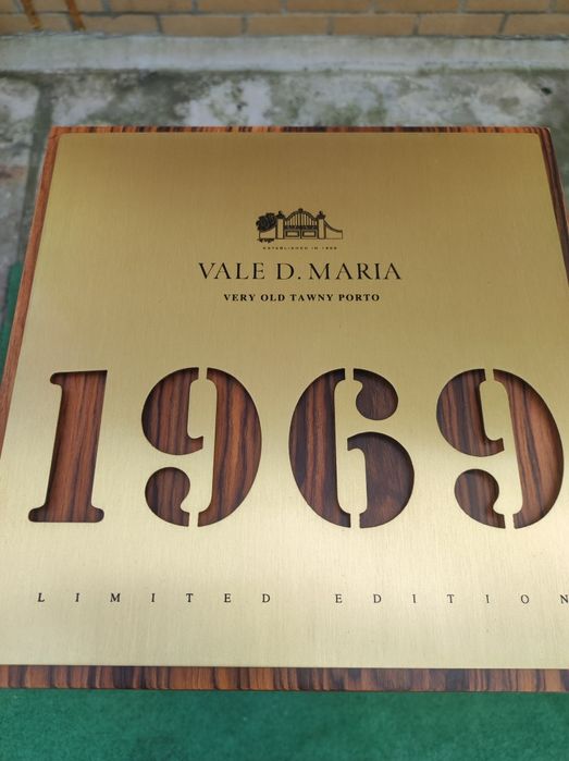 Caixa de vinho do Porto vale Dona Antónia 1969