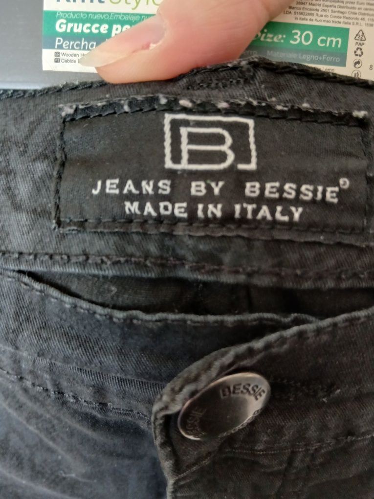 Spodnie czarne imitacja węża XL 42