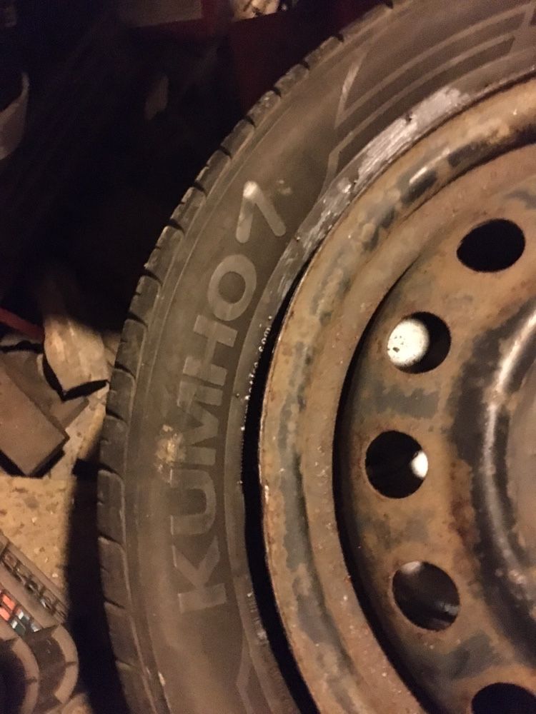 Kumho ecowing  185 60 r15 5,5mm bieznika