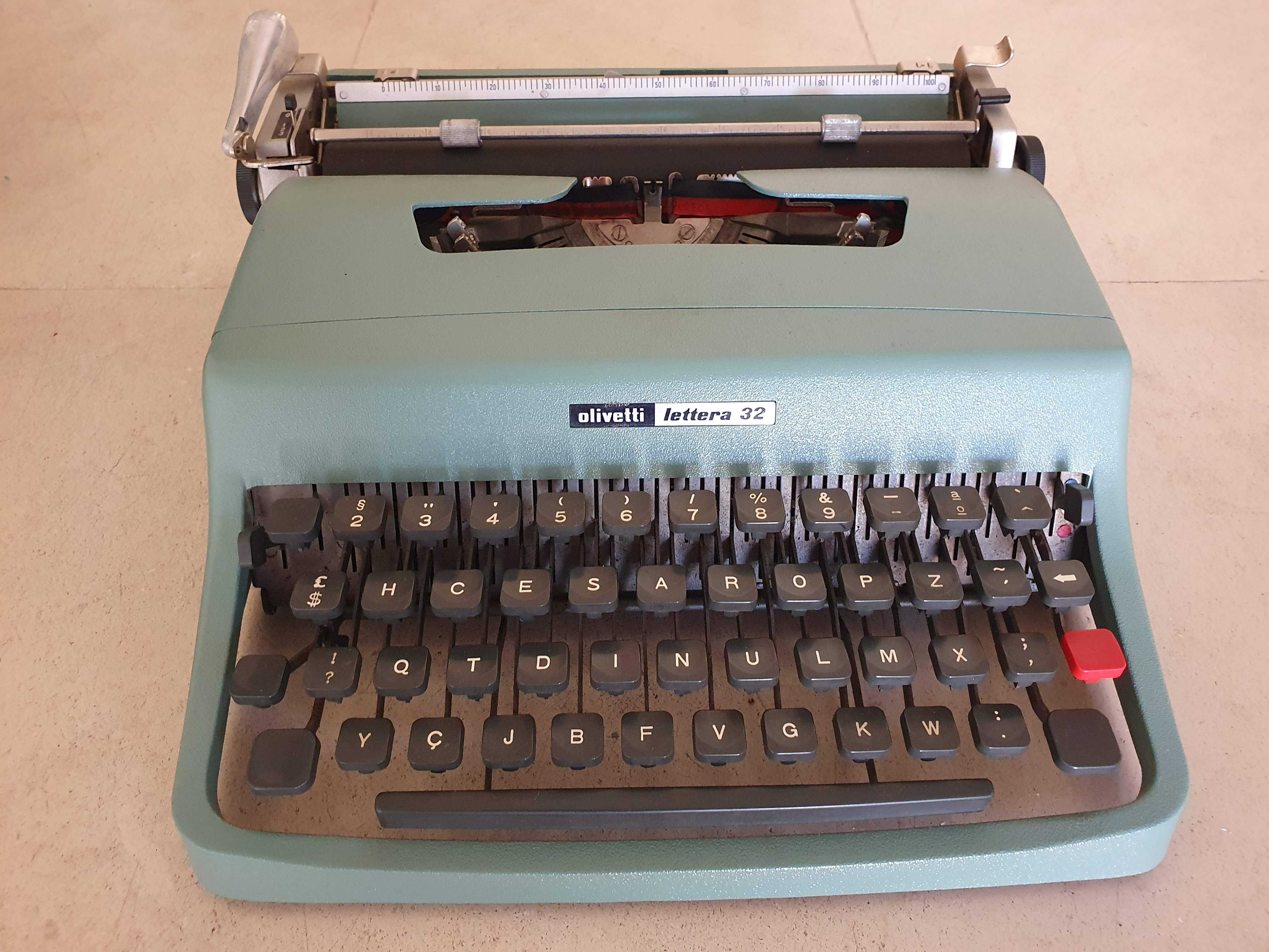 Artigo de coleção - Máquina de escrever Olivetti Lettera 32