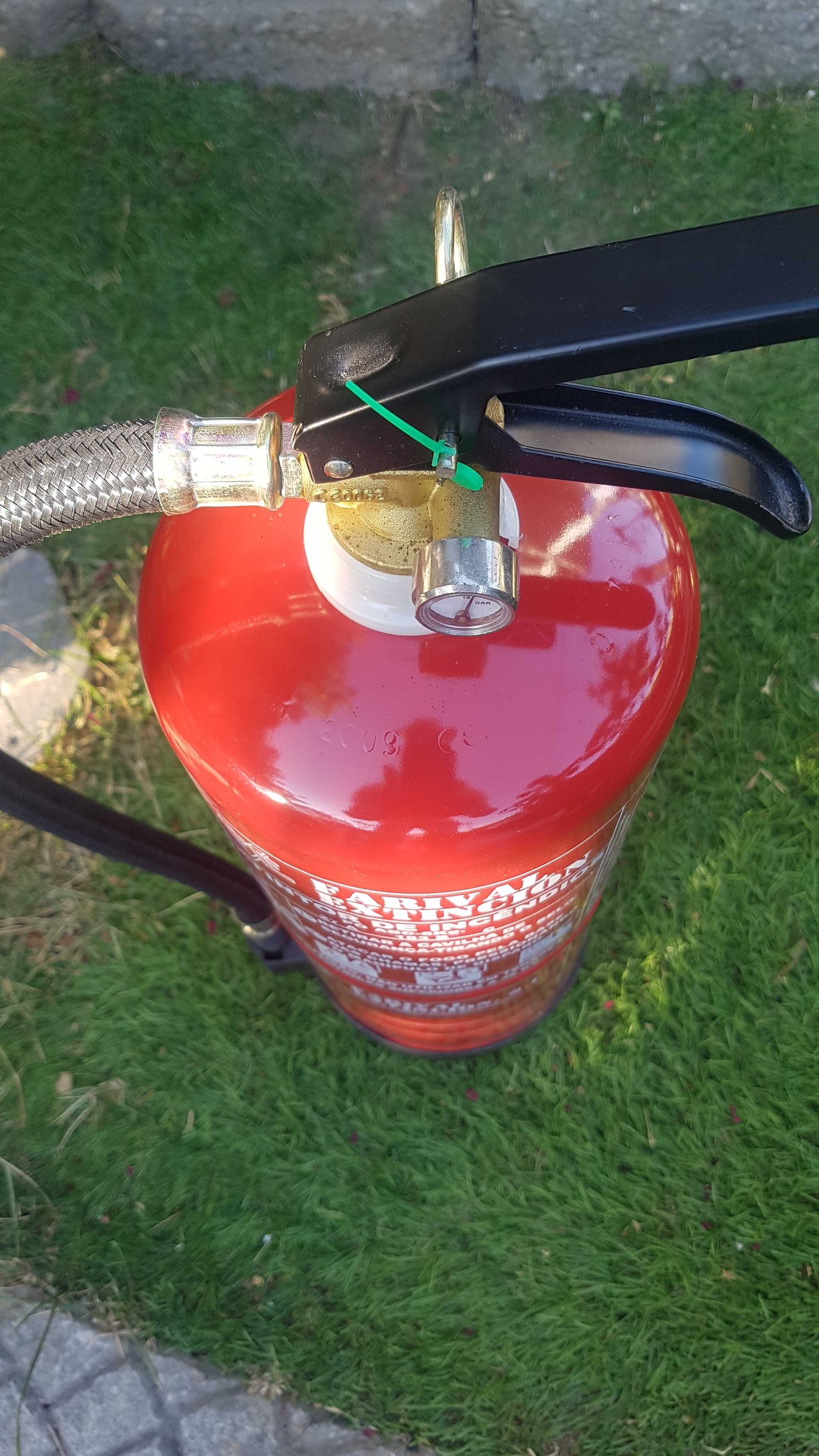 Extintor ABC pó químico 6kg com suporte de parede
