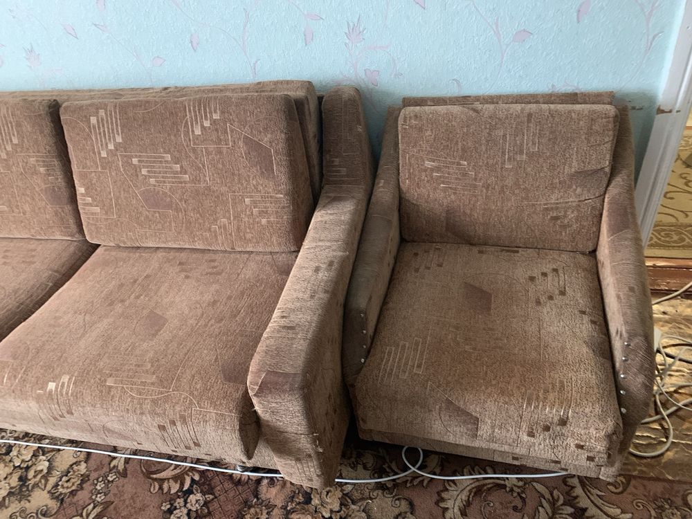 Продам диван та два крісла