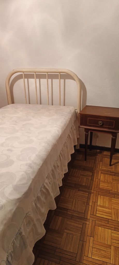 Cama de ferro com colchão