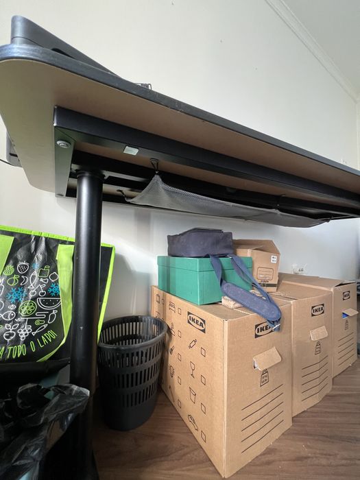 Secretária e cadeira