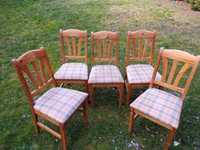 Pięć sosnowych krzeseł