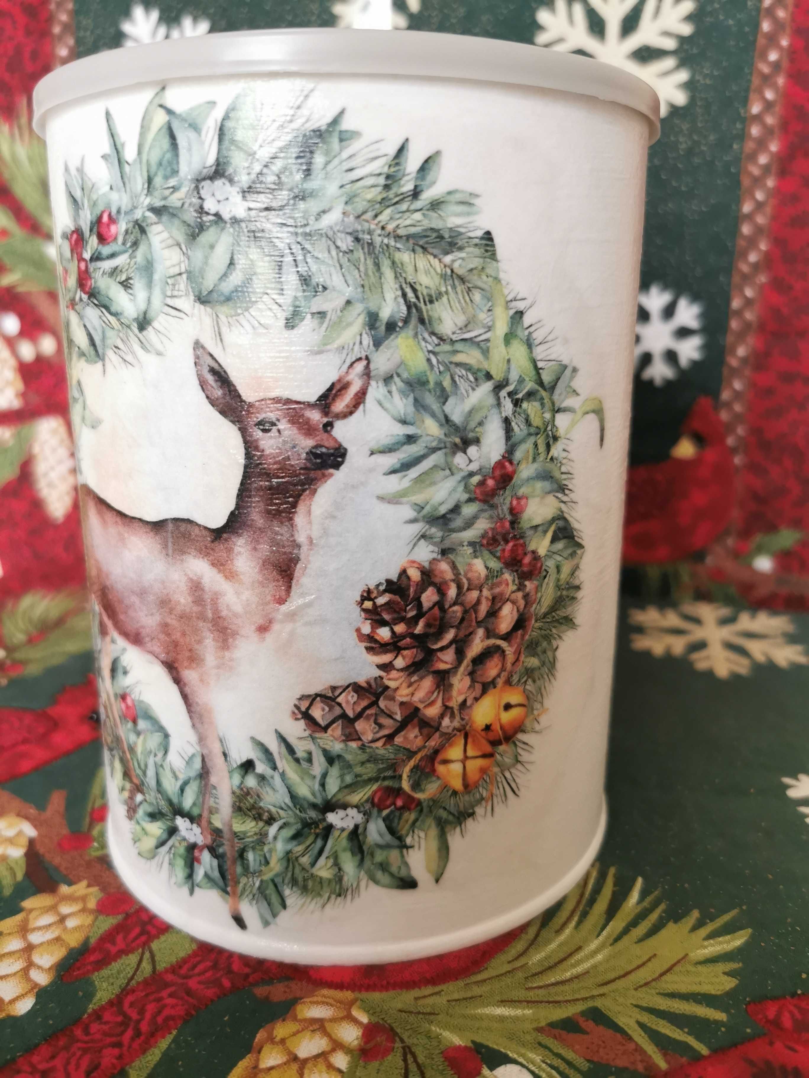 Puszka Bożonarodzeniowa zdobiona metodą decoupage