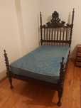 Cama antiga de madeira