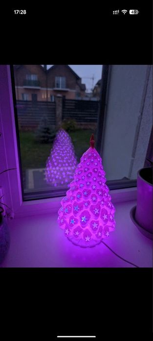 Ялинки, на 3D та іграшки