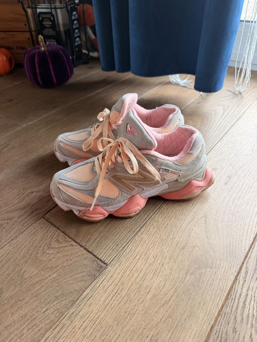 New Balance 574 – stylowe sneakersy w odcieniach różu i beżu