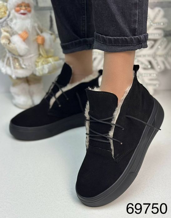 Жіночі шкіряні зимові черевики в кольорах