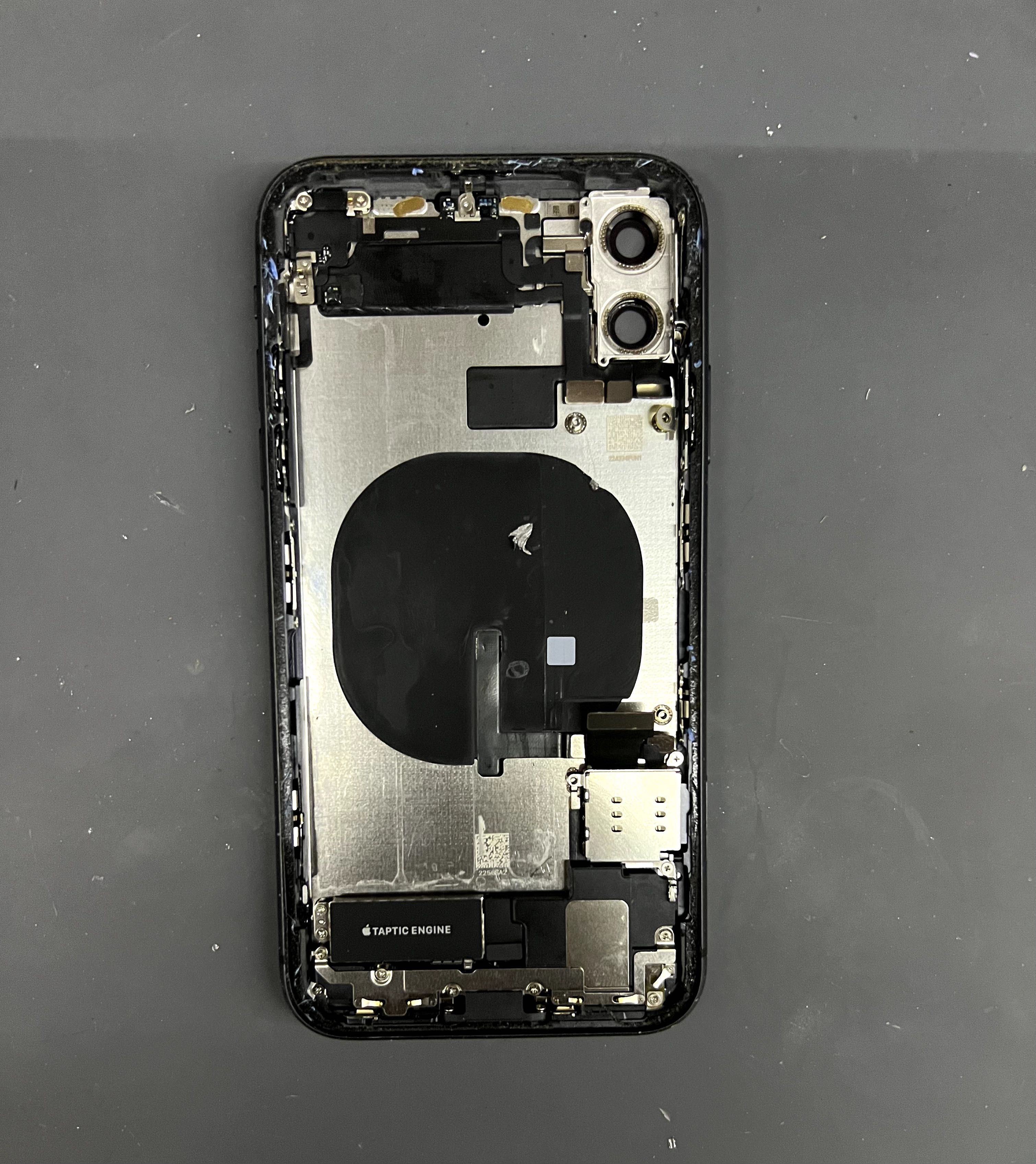 Oryginalny korpus do iPhone 11 z demontażu uzbrojony