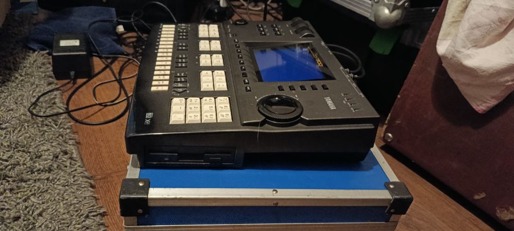 Yamaha QY 700 moduł brzmieniowy seqencer midi emulator USB ew. zamiana