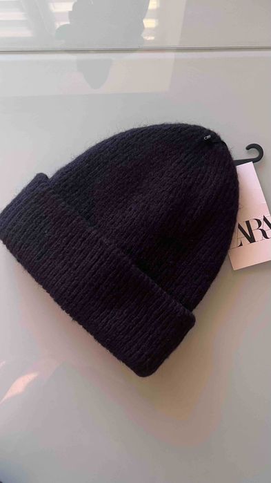 Жіноча тепла шапка Zara чорна шапка зара