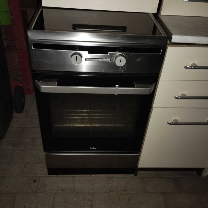 Zestaw mebli kuchennych zlew, bateria, zmywarka,  kuchenka elektryczną