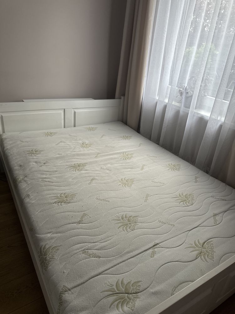Łóżko drewniane biale 140x200 z materacem