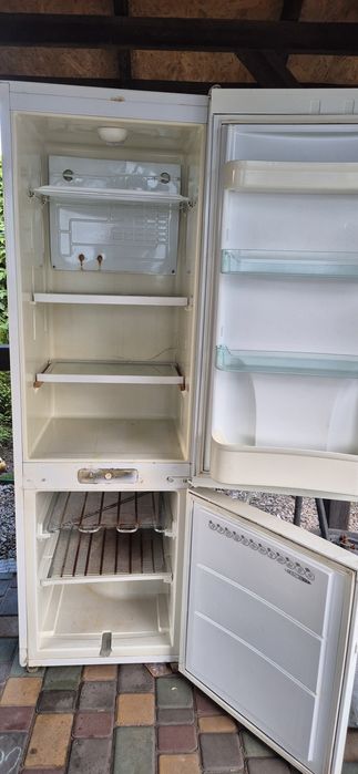 Продам холодильник Hansa 1.8 м.