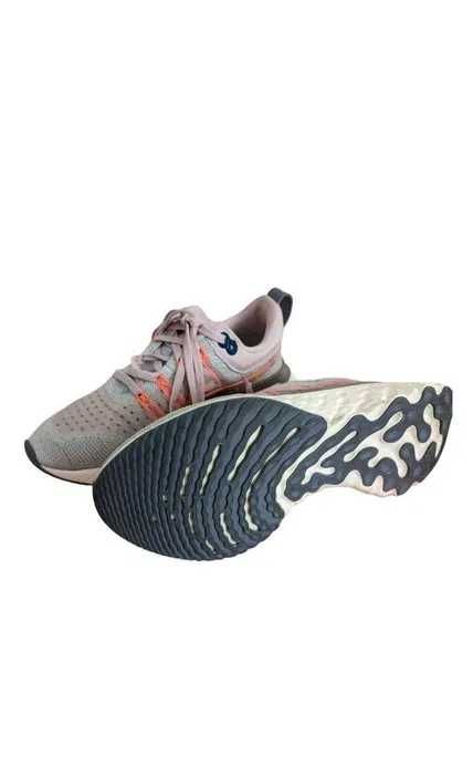 Жіночі бігові кросівки NIKE w react infinity run